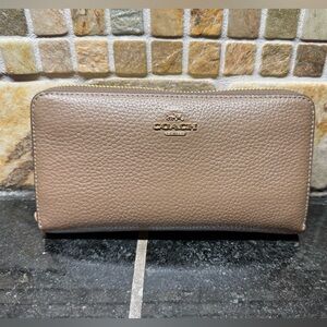Coach Wallet in Taupe